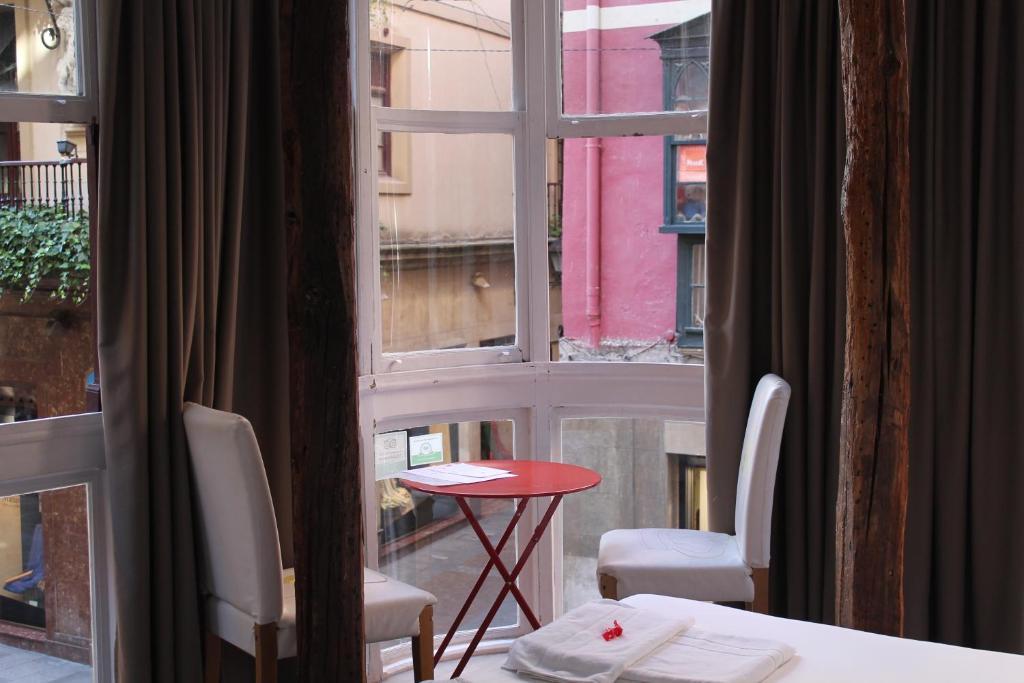 Pension Aliciazzz Bed And Breakfast Більбао Номер фото